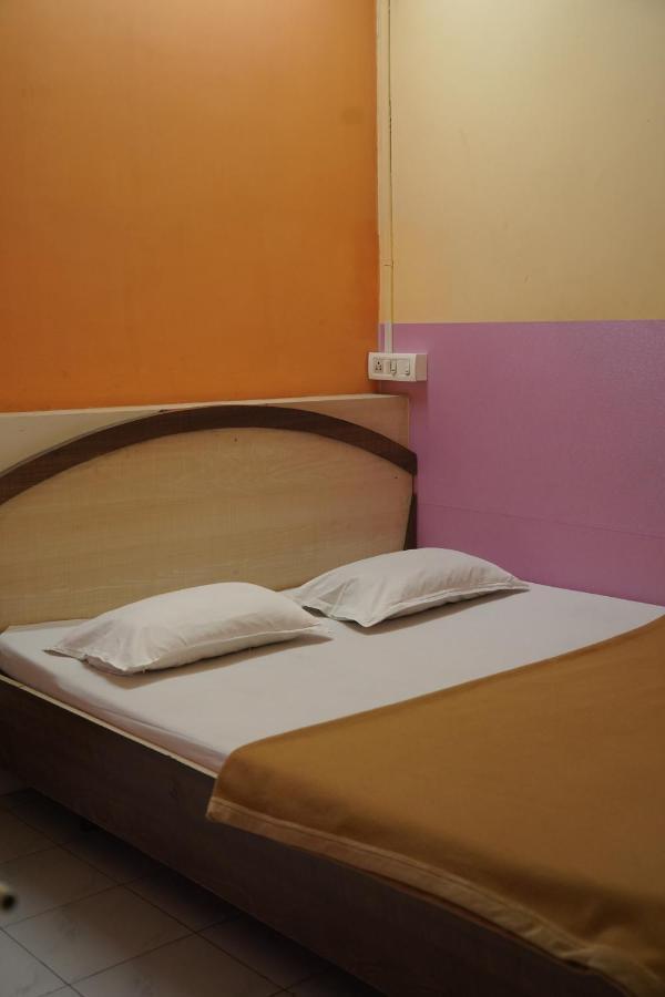 Hotel Rajesh Колхапур Екстериор снимка